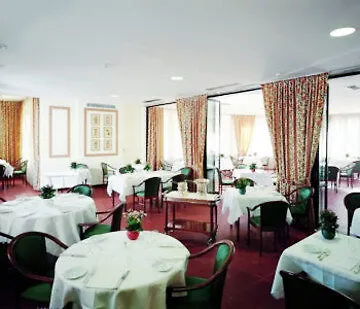 Astor Hotel 4*